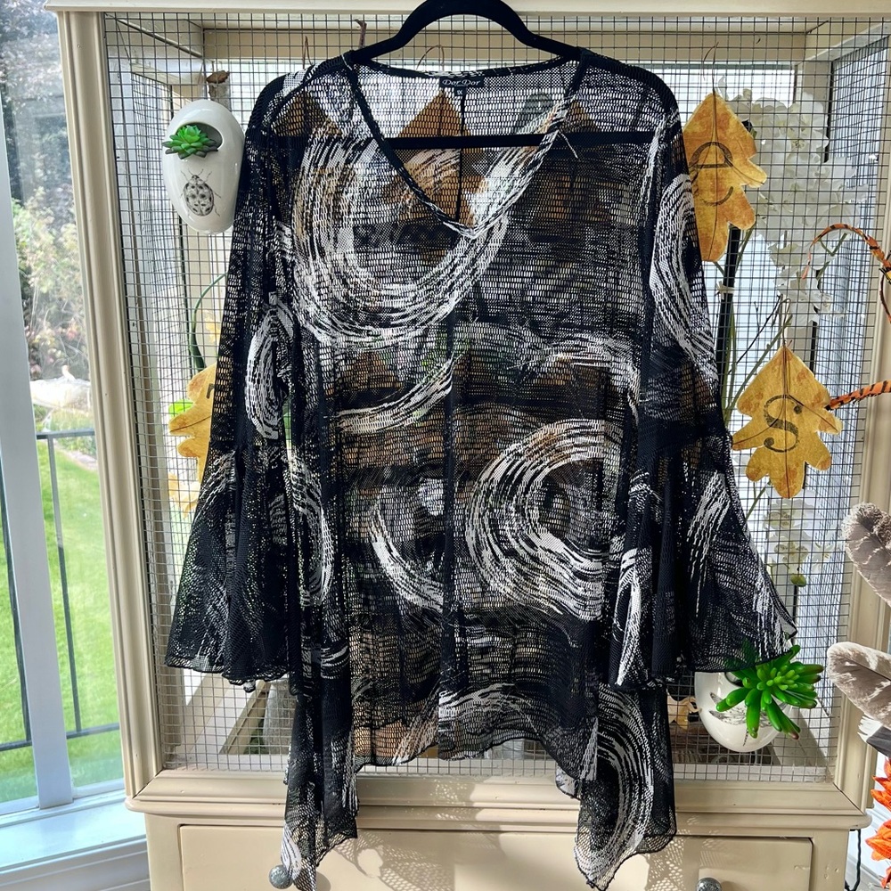 Dor Dor Black and White Sheer Mesh Tunic Top w/ Bell Sleeves XL